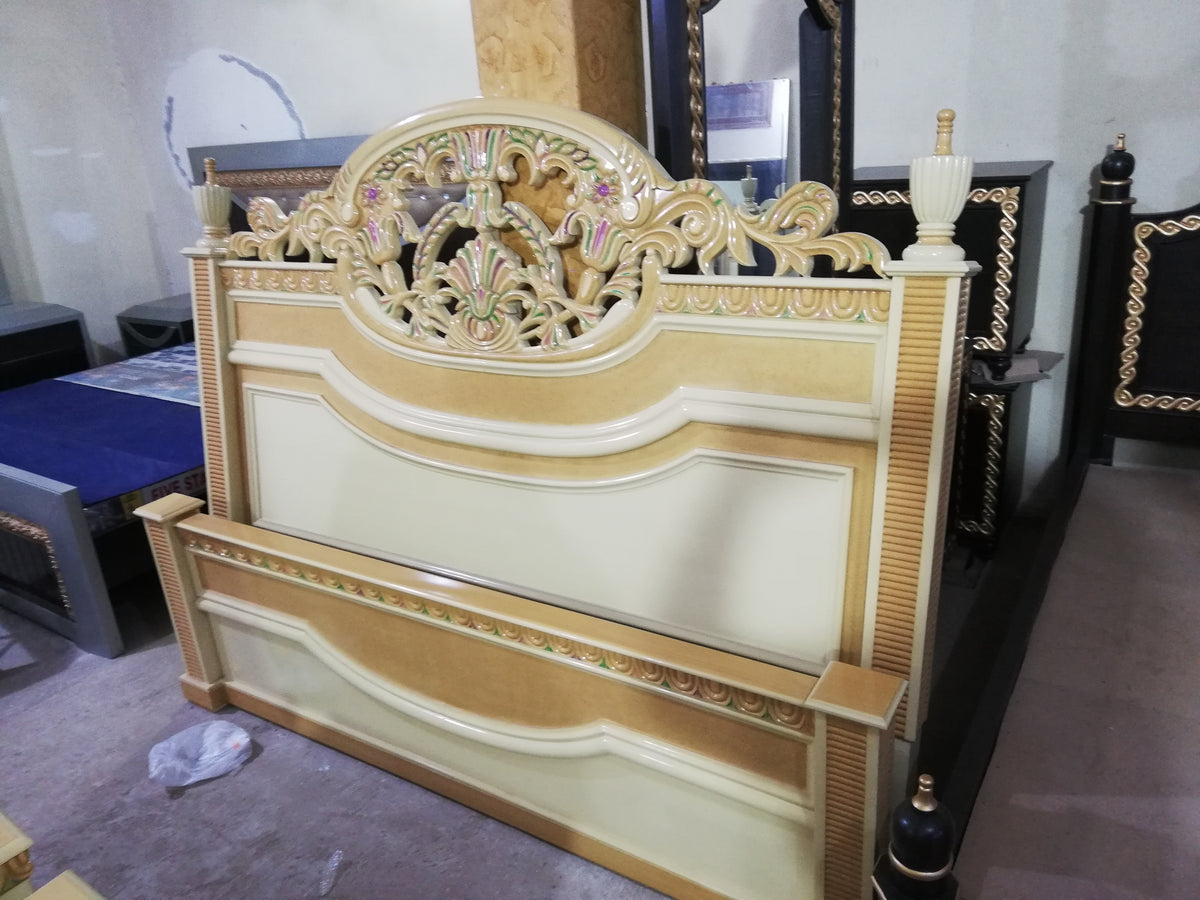 DB-004 Antique Double Bed with Dressing