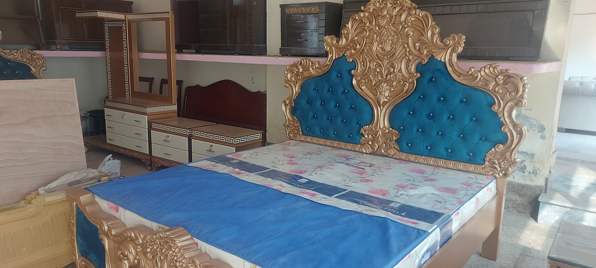DB 009 – Luxury Chanoti Bed with Dressing Set