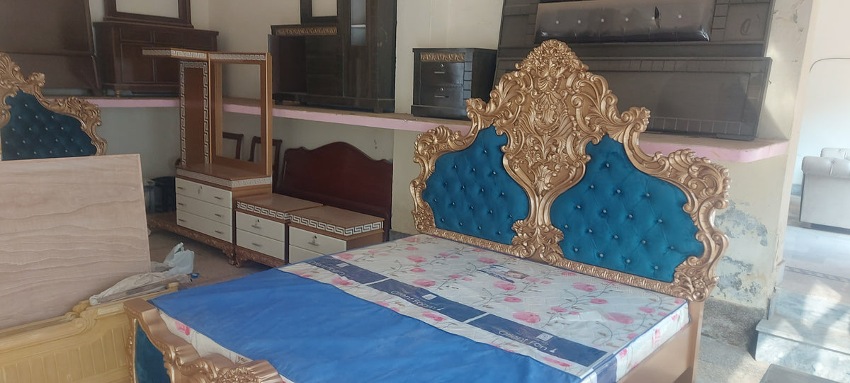 DB 009 – Luxury Chanoti Bed with Dressing Set