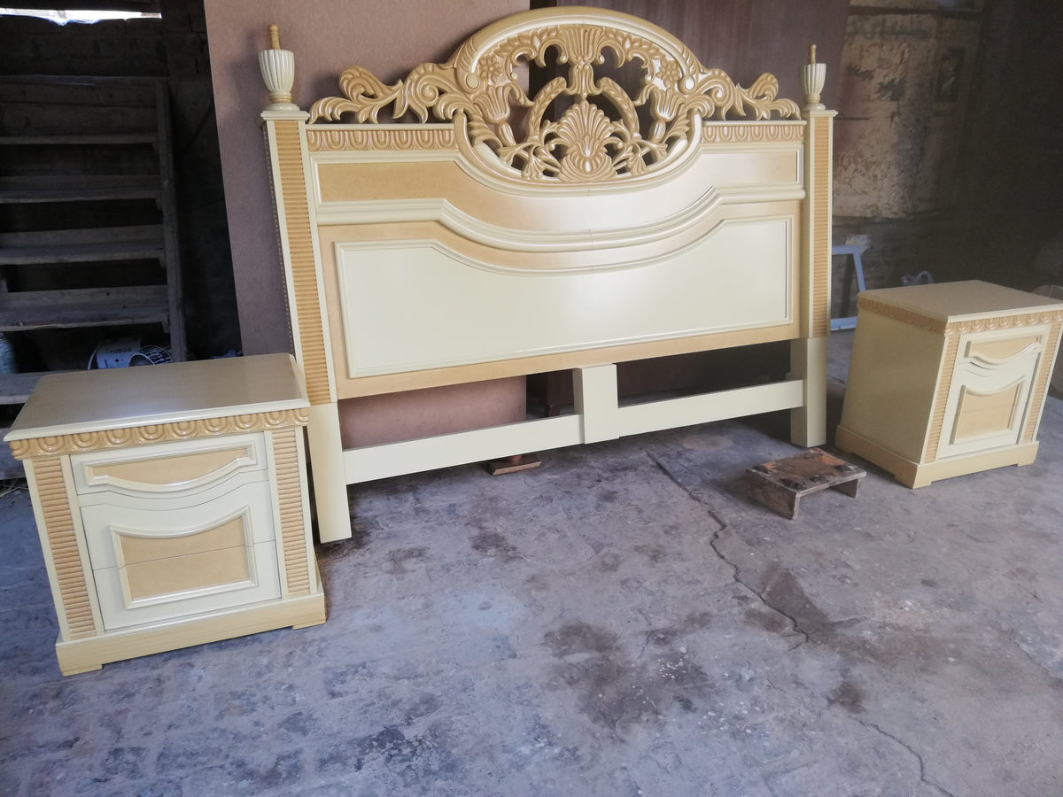 DB-004 Antique Double Bed with Dressing