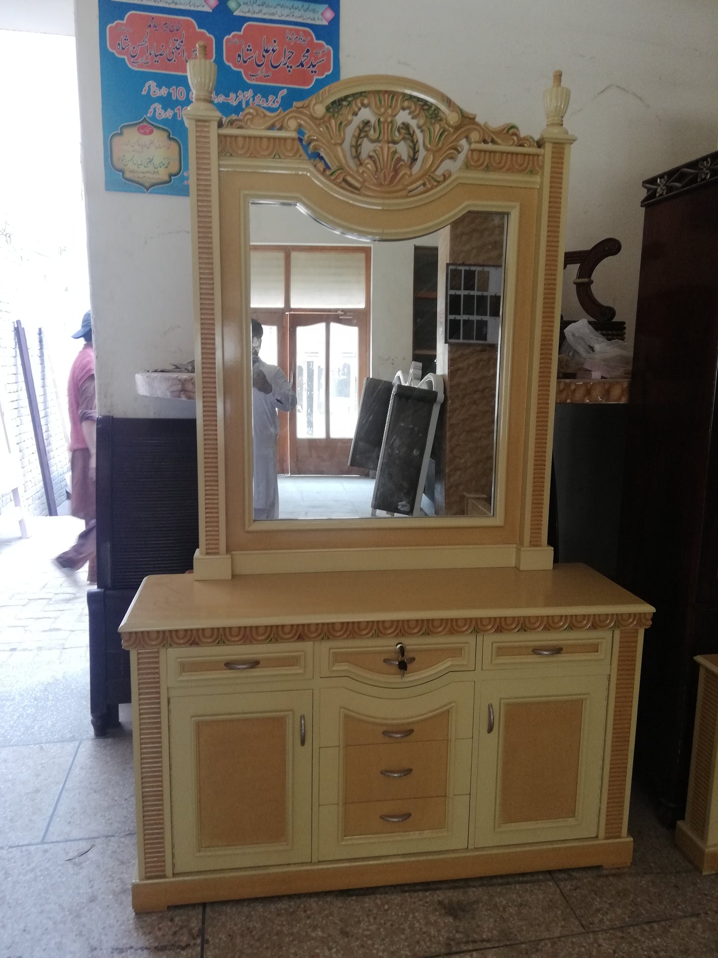 DB-004 Antique Double Bed with Dressing