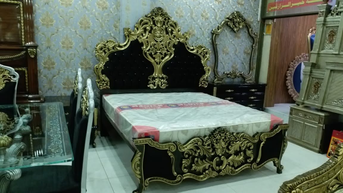 DB 009 – Luxury Chanoti Bed with Dressing Set