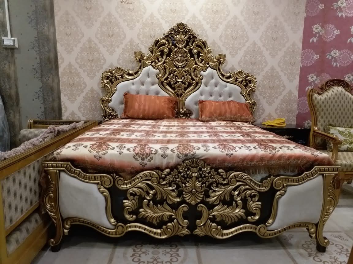 DB 009 – Luxury Chanoti Bed with Dressing Set