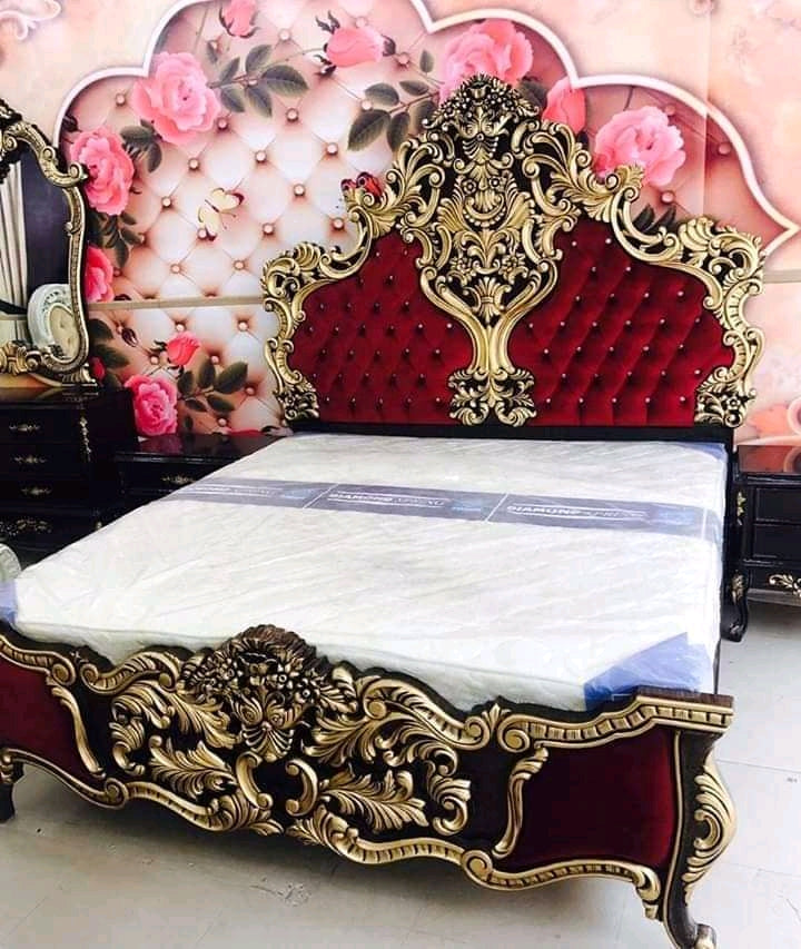 DB 009 – Luxury Chanoti Bed with Dressing Set