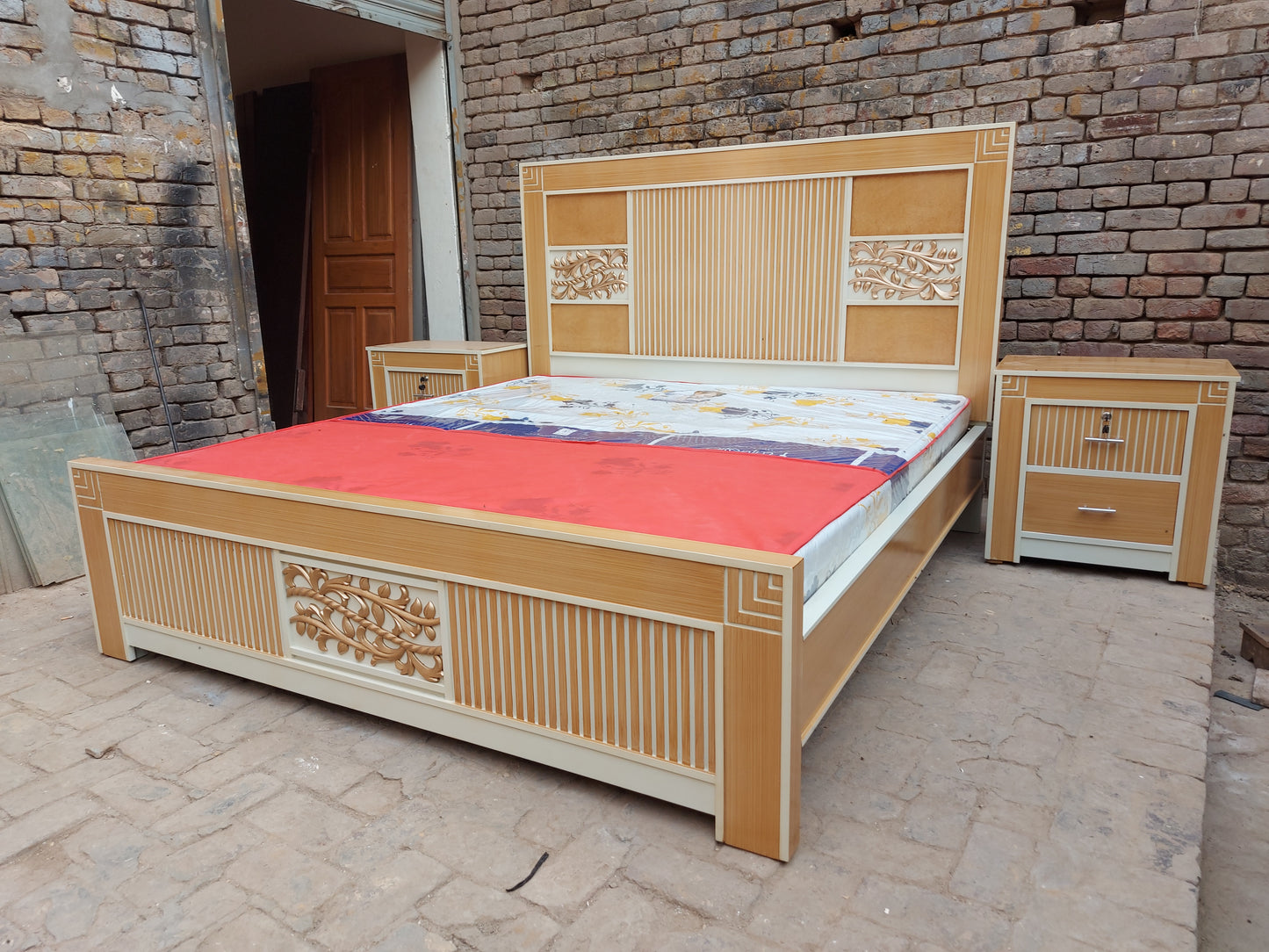 DB 008 – Luxury Bed with Dressing Set